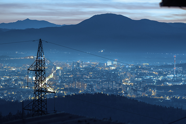 Conas a Chinntigh Cáblaí Cumhachta HV, MV, agus LV Dáileadh Iontaofa Leictreach?